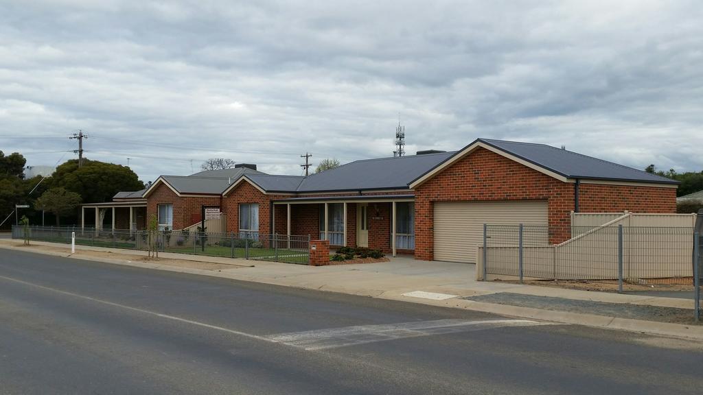 Numurkah Self Contained Apartments - The Saxton Exterior photo